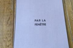 01-par_la_fenetre